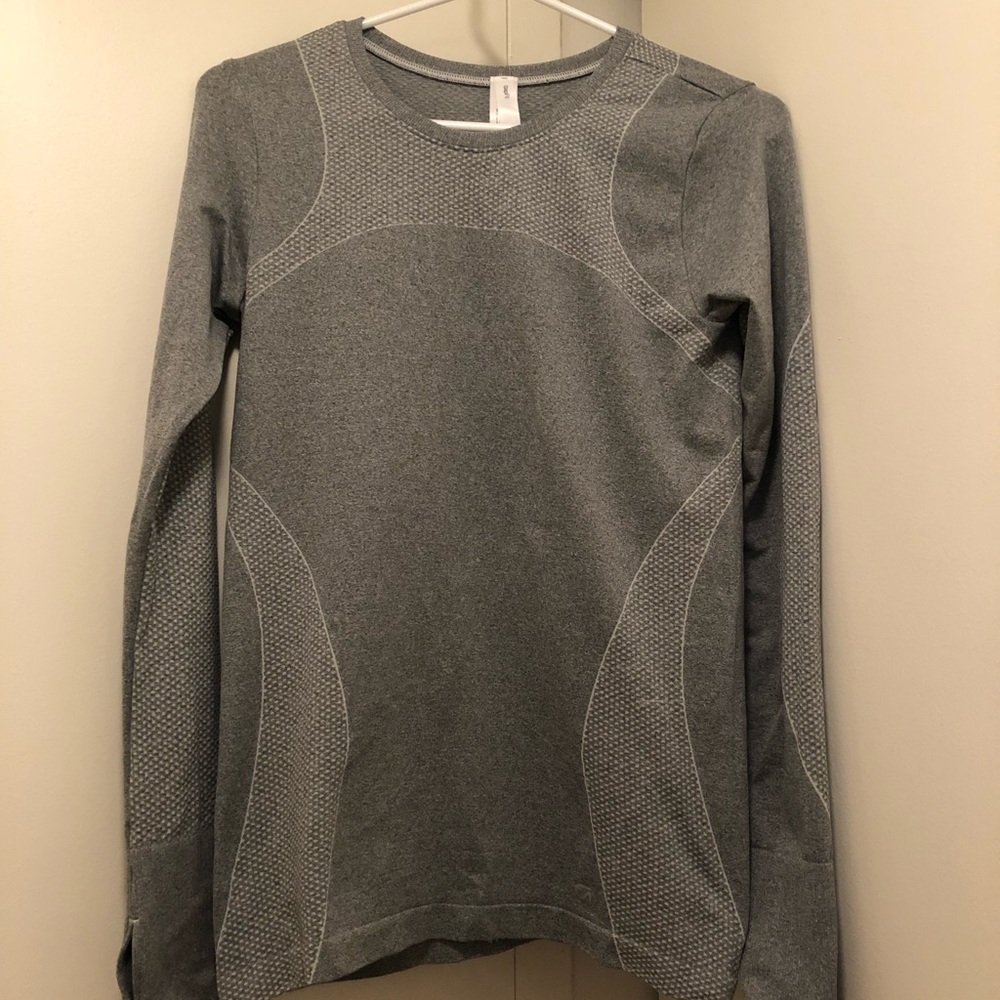 NWOT Gap Fit Athletic Top - Picture 2 of 5